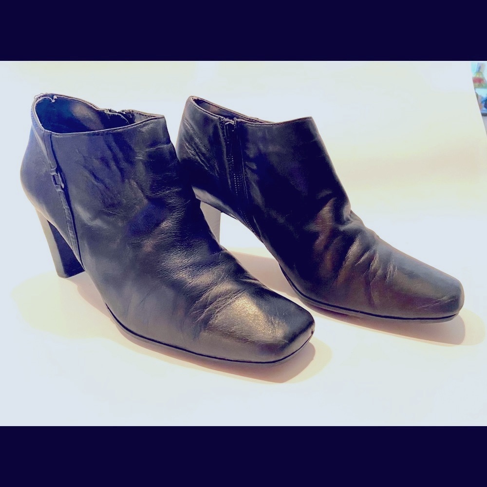 Studio Works Genuine Leather Shootie Size 8.5M